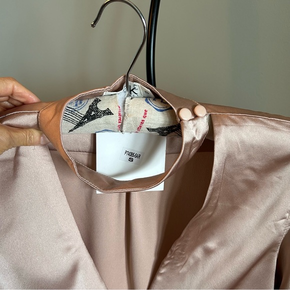 NWT SEEK BY LF
V-NECK POPOVER BLOUSE - Picture 4 of 7